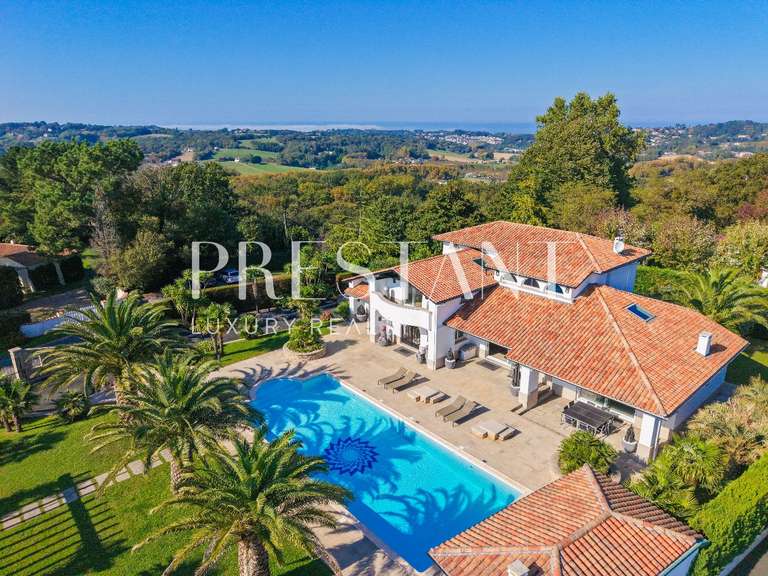 Maison Urrugne - 4 chambres - 294m²