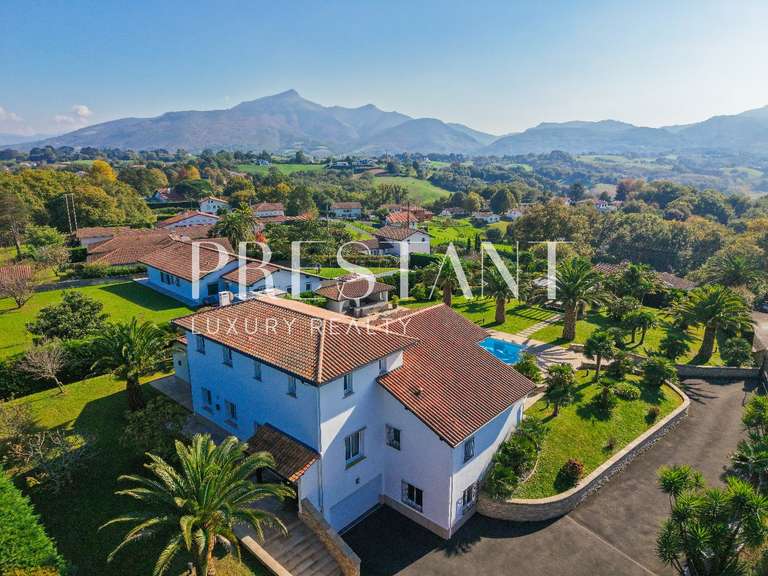 Maison Urrugne - 4 chambres - 294m²