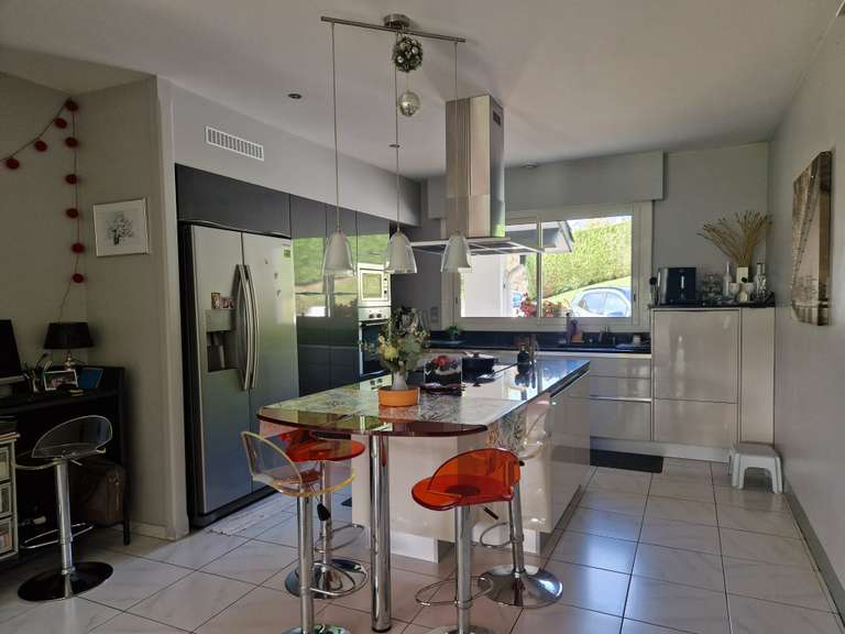 Maison Urrugne - 3 chambres - 238m²