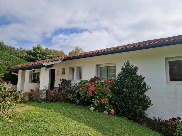 Maison Urrugne - 3 chambres - 238m²