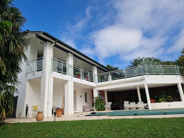 Maison Urrugne - 3 chambres - 238m²