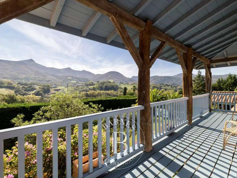 Maison Urrugne - 4 chambres - 250m²