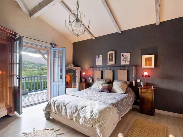 Maison Urrugne - 4 chambres - 250m²