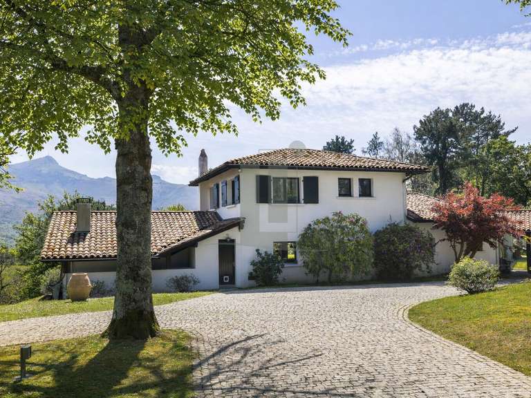 House Urrugne - 6 bedrooms - 340m²