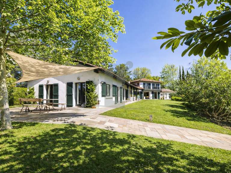 House Urrugne - 6 bedrooms - 340m²