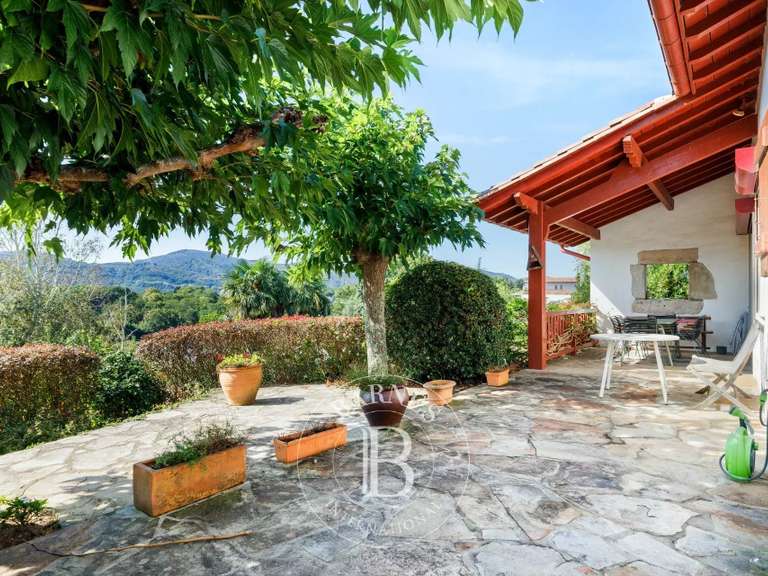 Maison Urrugne - 9 chambres - 325m²