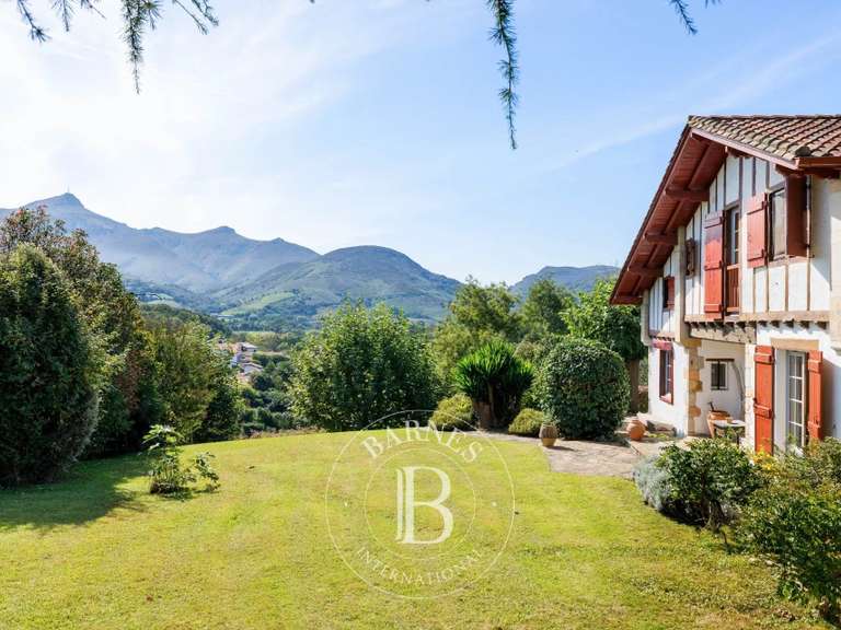 Maison Urrugne - 9 chambres - 325m²