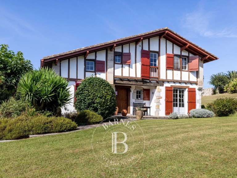 Maison Urrugne - 9 chambres - 325m²