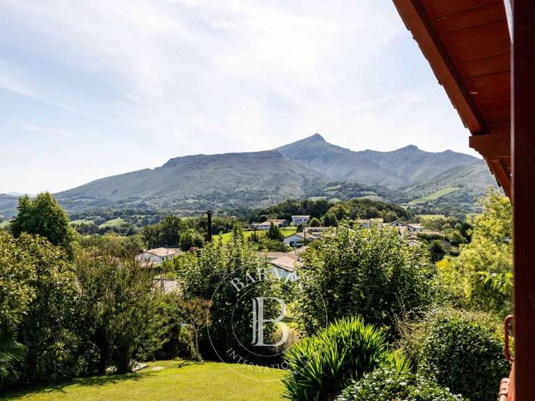 Maison Urrugne - 9 chambres - 325m²