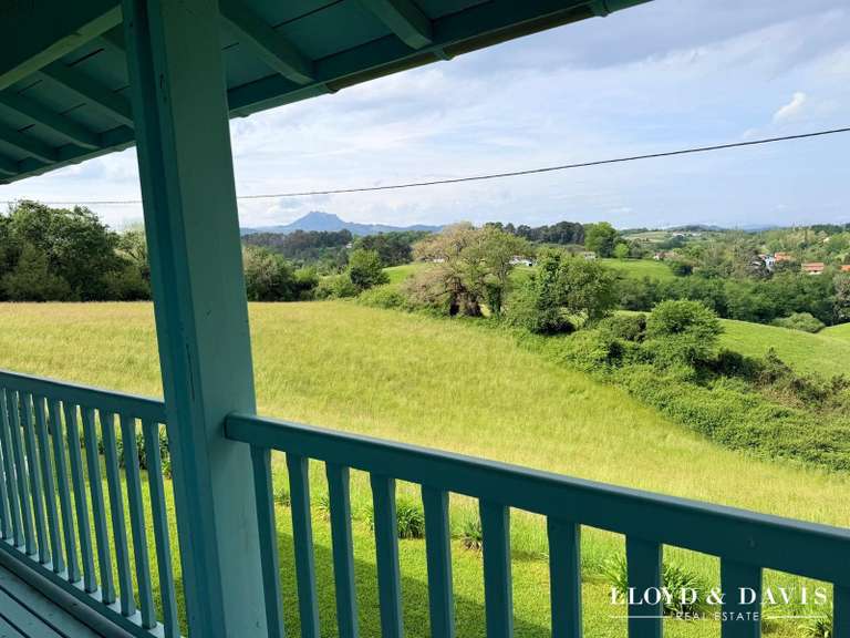 House Urrugne - 5 bedrooms - 163m²