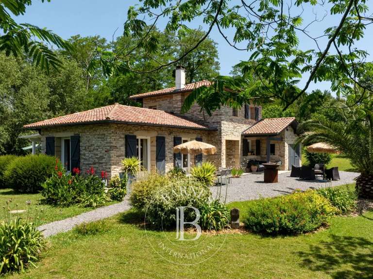 Maison Urrugne - 2 chambres - 206m²