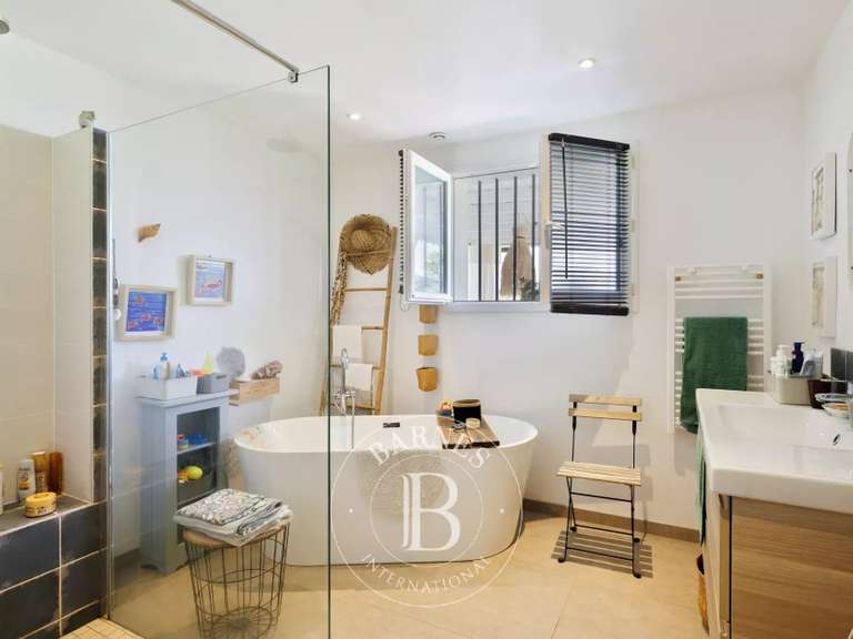 Maison Urrugne - 3 chambres - 206m²