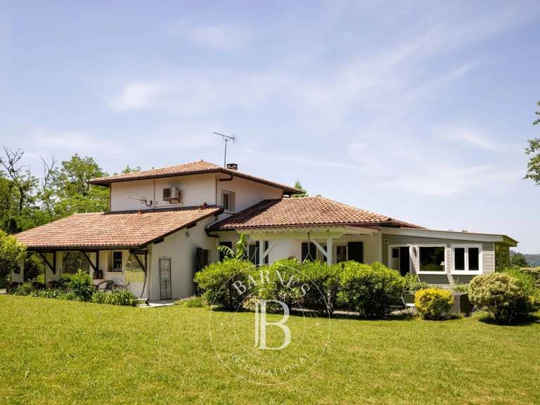Maison Urrugne - 2 chambres - 206m²