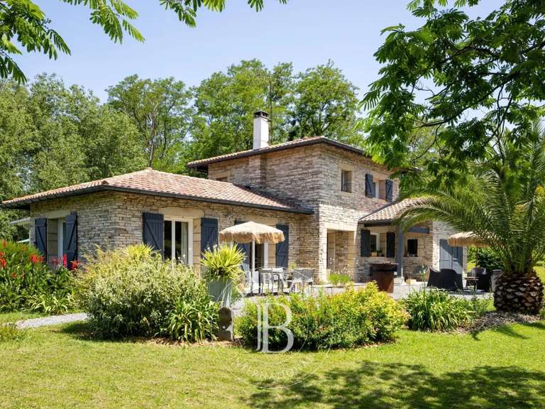 Maison Urrugne - 2 chambres - 206m²
