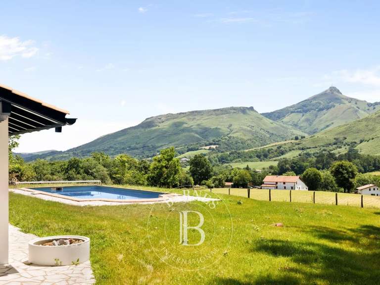 Maison Urrugne - 4 chambres - 182m²