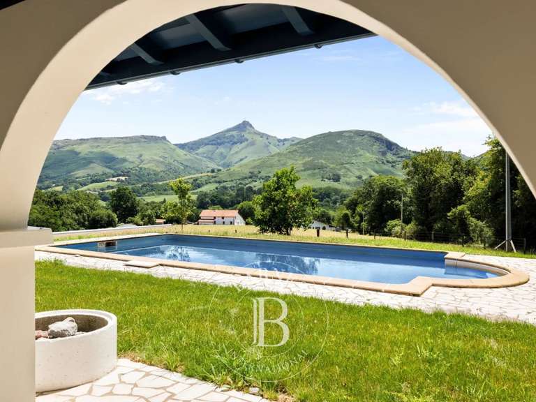 Maison Urrugne - 4 chambres - 182m²
