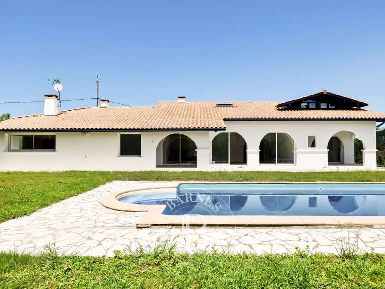 Maison Urrugne - 4 chambres - 182m²