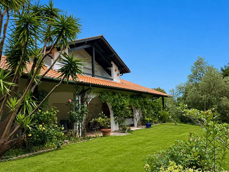 Maison Urrugne - 4 chambres - 292m²