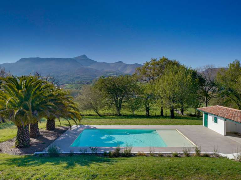House Urrugne - 7 bedrooms - 330m²
