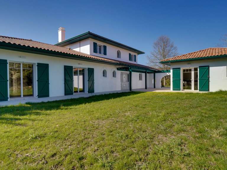 House Urrugne - 7 bedrooms - 330m²