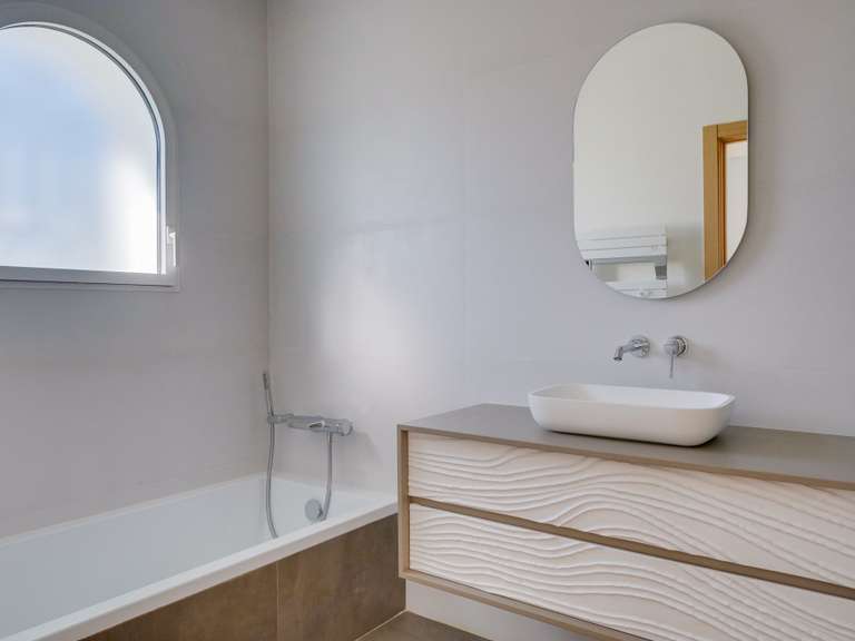 House Urrugne - 7 bedrooms - 330m²