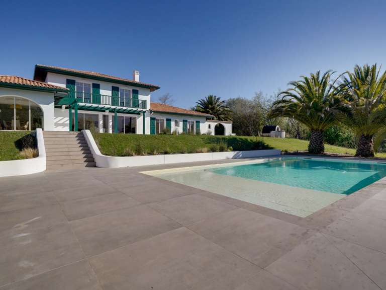 House Urrugne - 7 bedrooms - 330m²