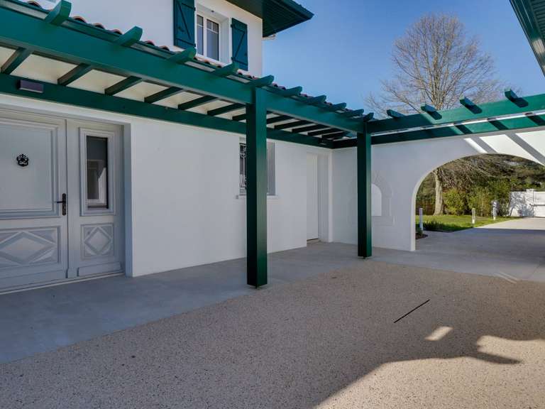 House Urrugne - 7 bedrooms - 330m²