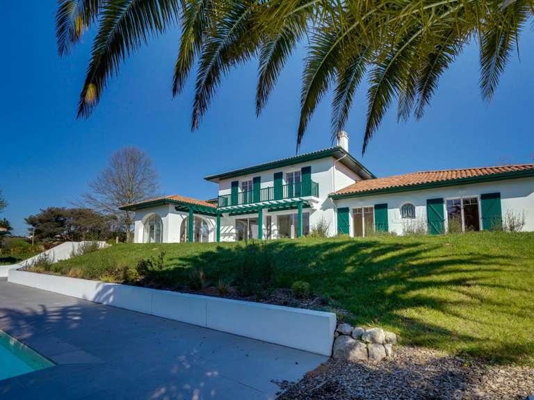 House Urrugne - 7 bedrooms - 330m²