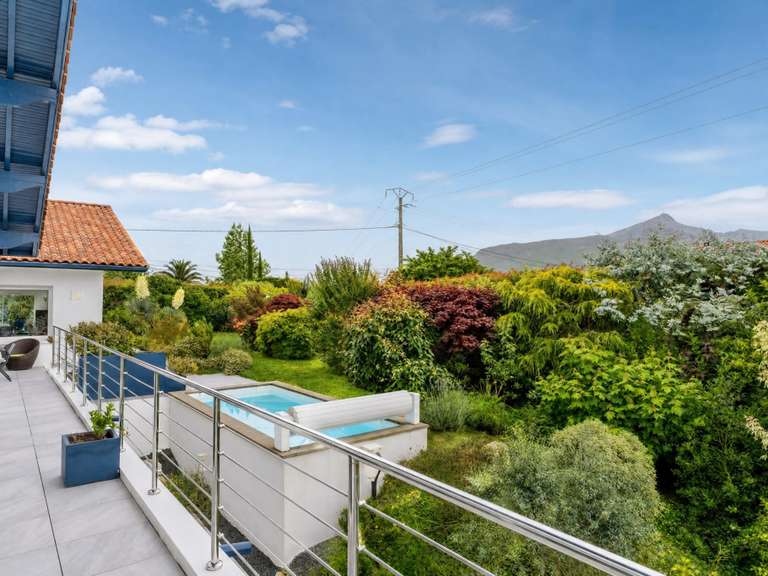 House Urrugne - 5 bedrooms - 295m²