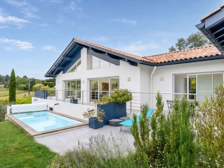 House Urrugne - 5 bedrooms - 295m²