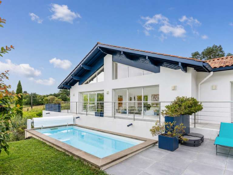 House Urrugne - 5 bedrooms - 295m²