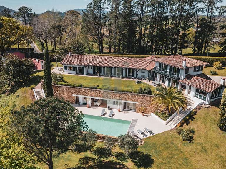 Villa Urrugne - 6 bedrooms - 340m²