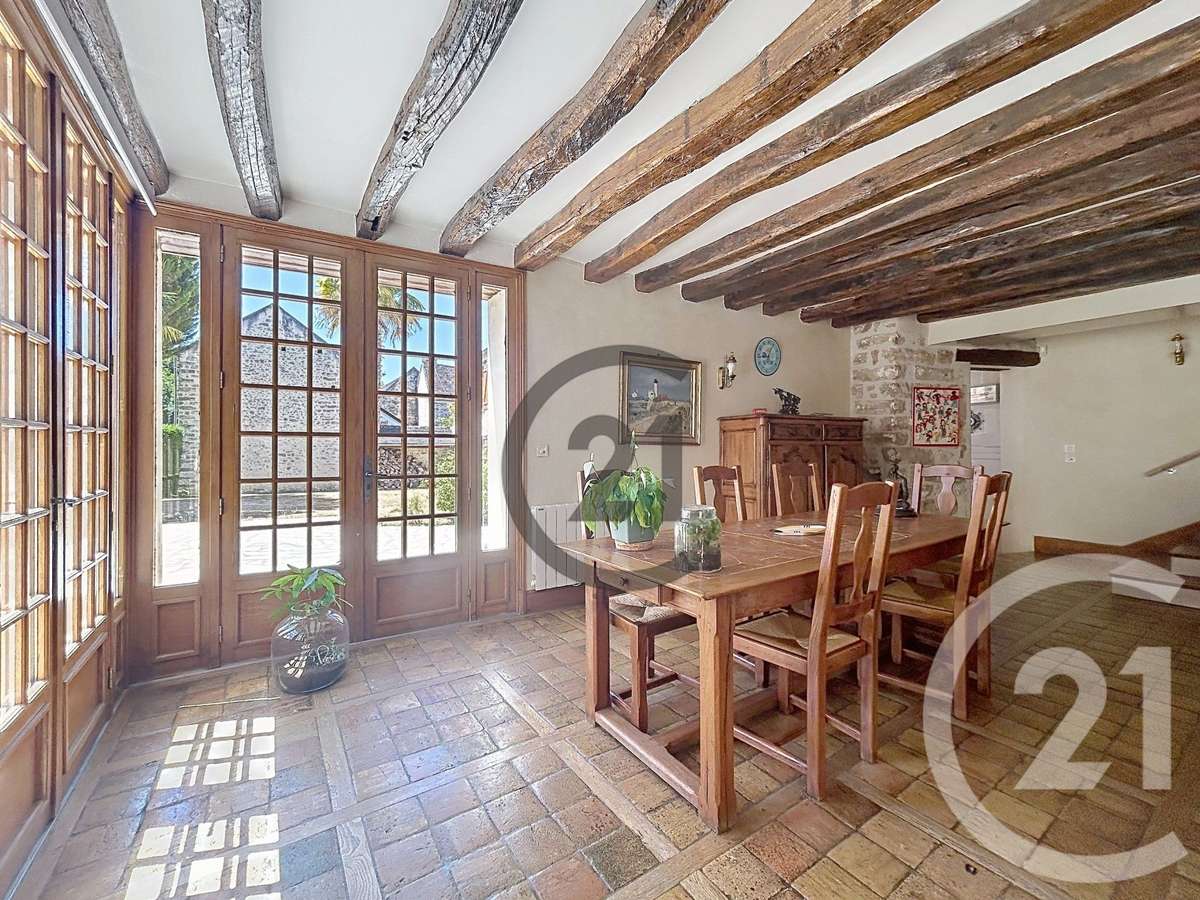 Maison Ury