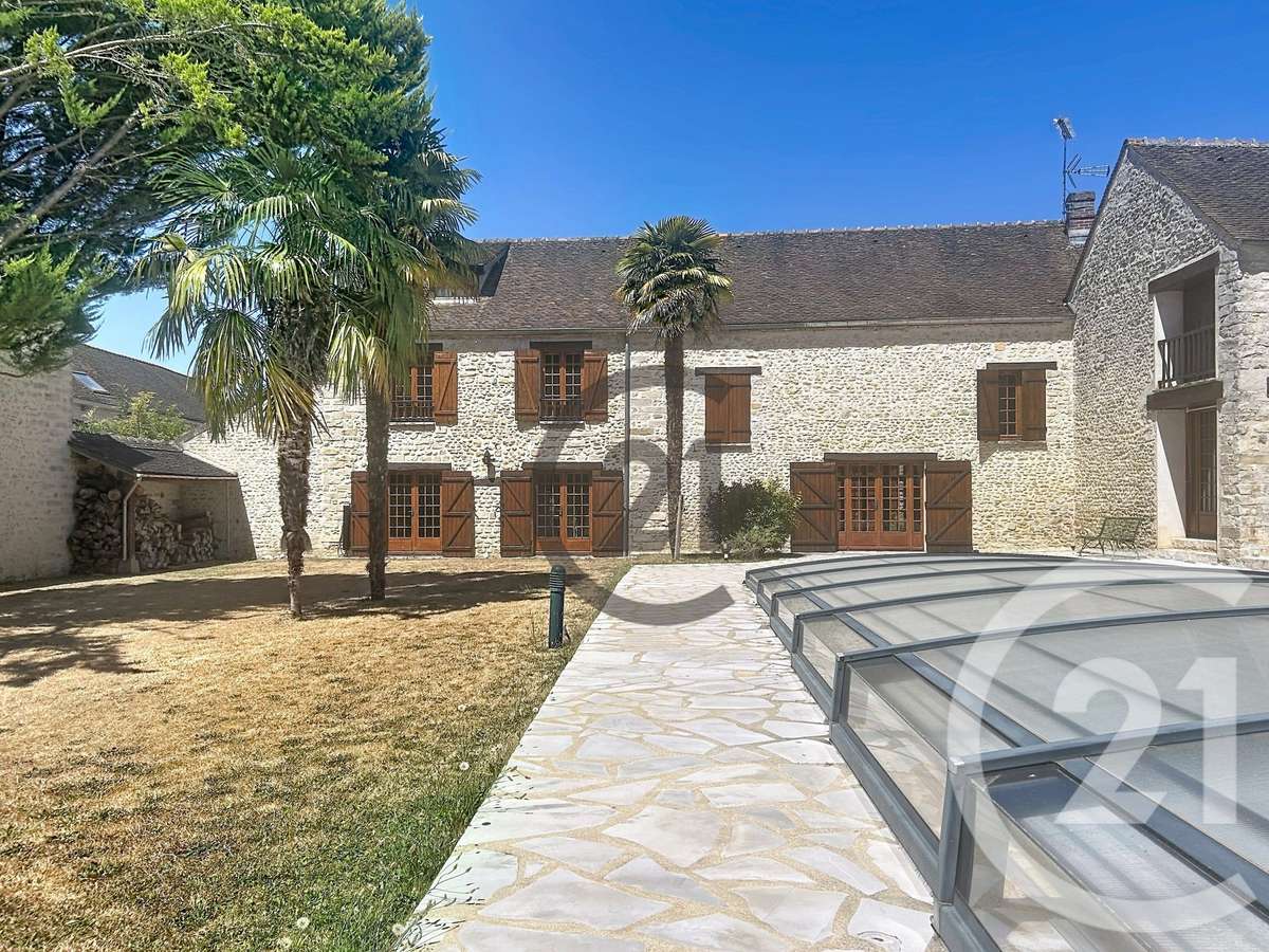 Maison Ury