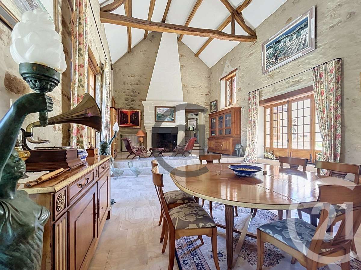 Maison Ury