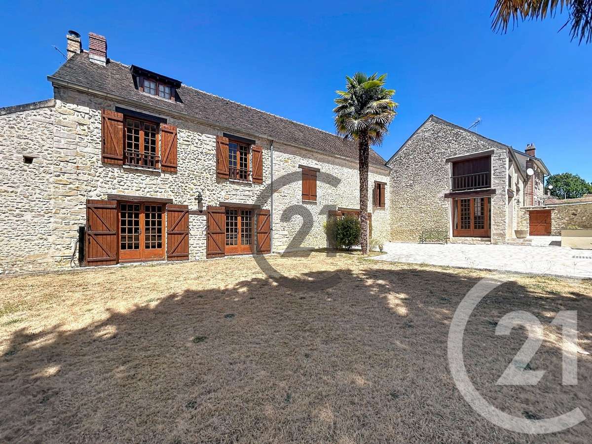 Maison Ury
