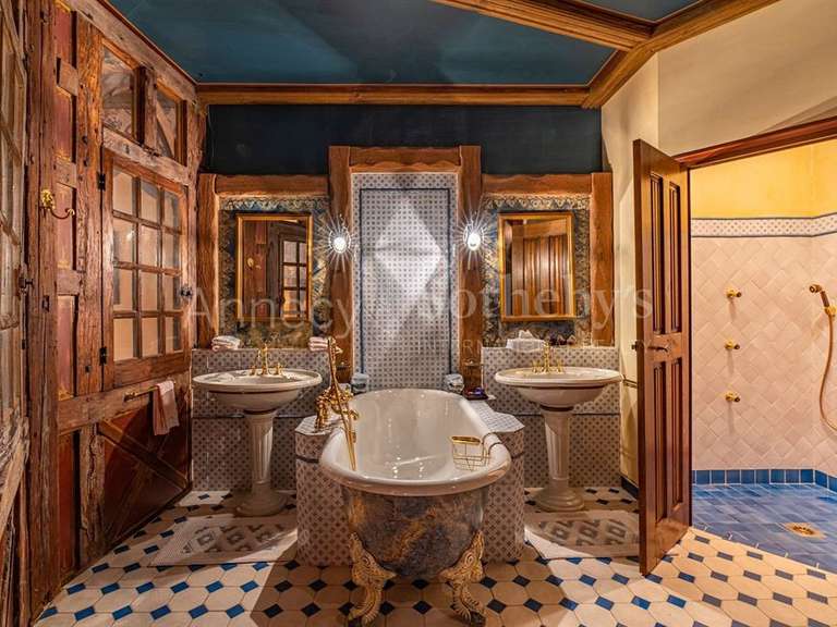 Château Usinens - 8 chambres - 685m²