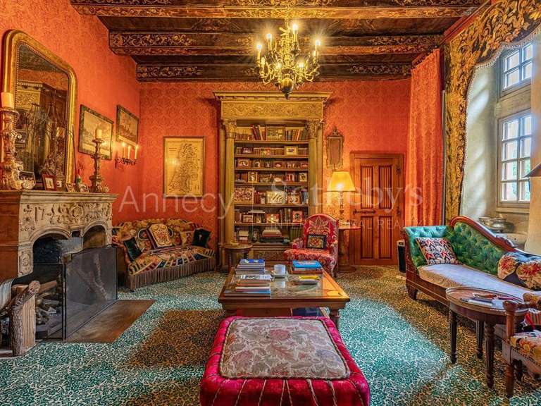 Château Usinens - 8 chambres - 685m²