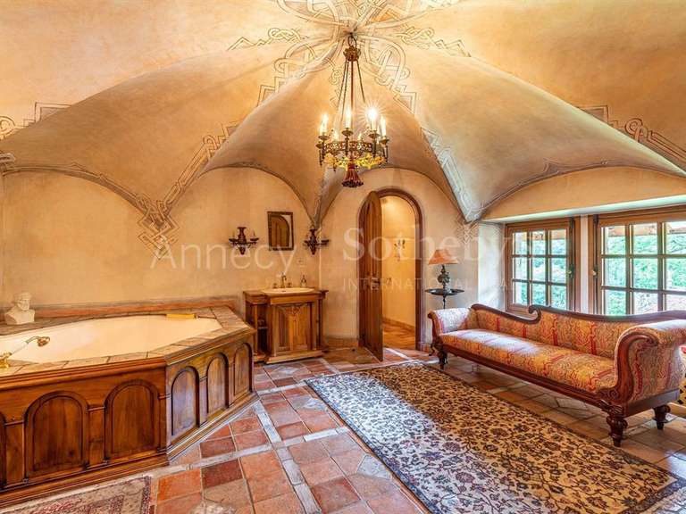 Château Usinens - 8 chambres - 685m²