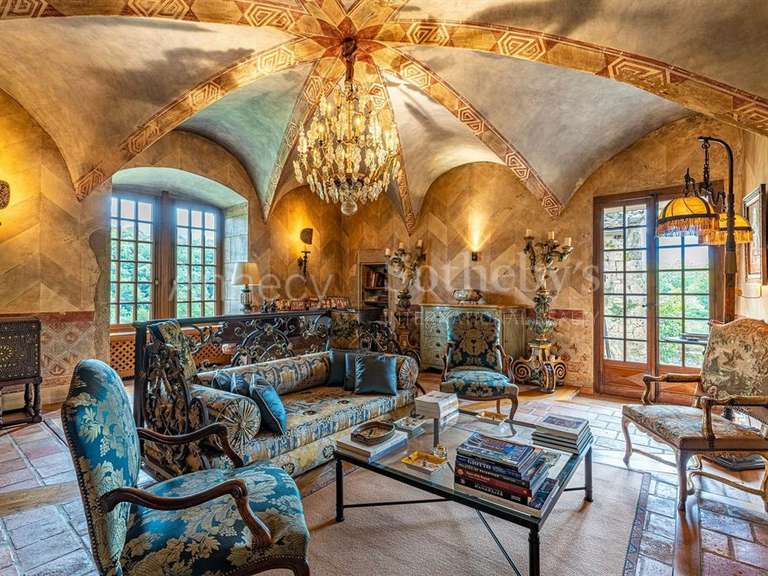 Château Usinens - 8 chambres - 685m²