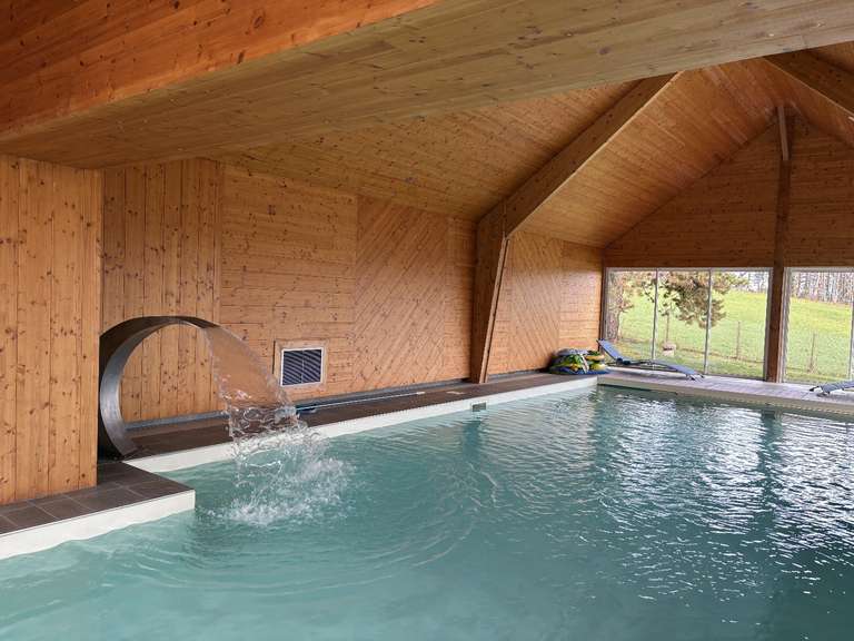 House Ussel - 8 bedrooms - 677m²