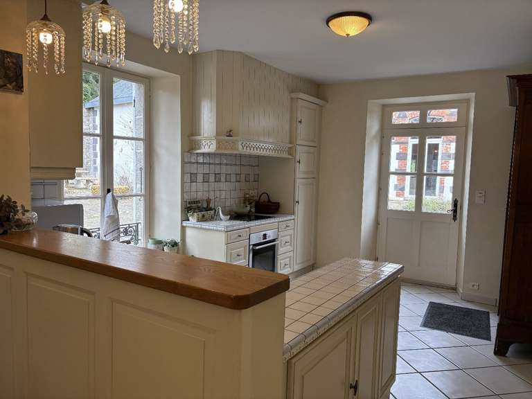 House Ussel - 8 bedrooms - 677m²