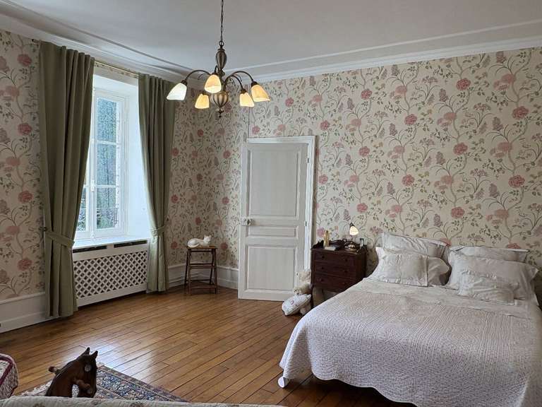 House Ussel - 8 bedrooms - 677m²