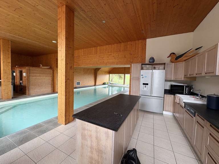 House Ussel - 8 bedrooms - 677m²