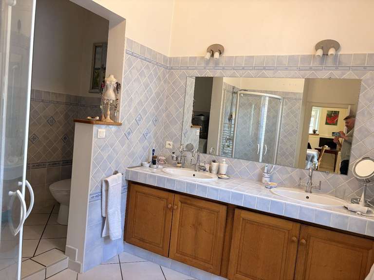 House Ussel - 8 bedrooms - 677m²