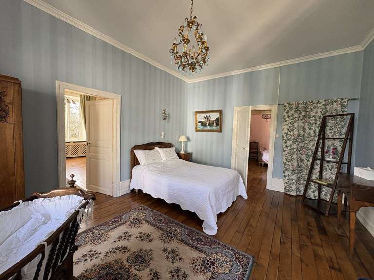 House Ussel - 8 bedrooms - 677m²
