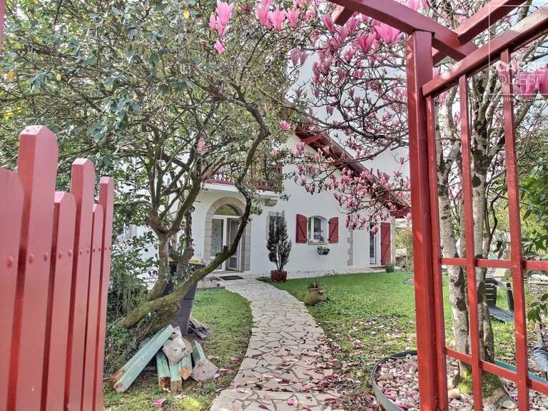 Maison Ustaritz - 5 chambres - 240m²