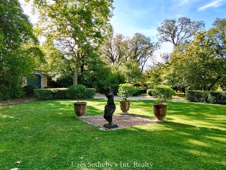 Château Uzès - 8 chambres - 880m²