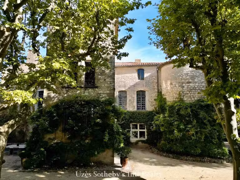 Château Uzès - 8 chambres - 880m²