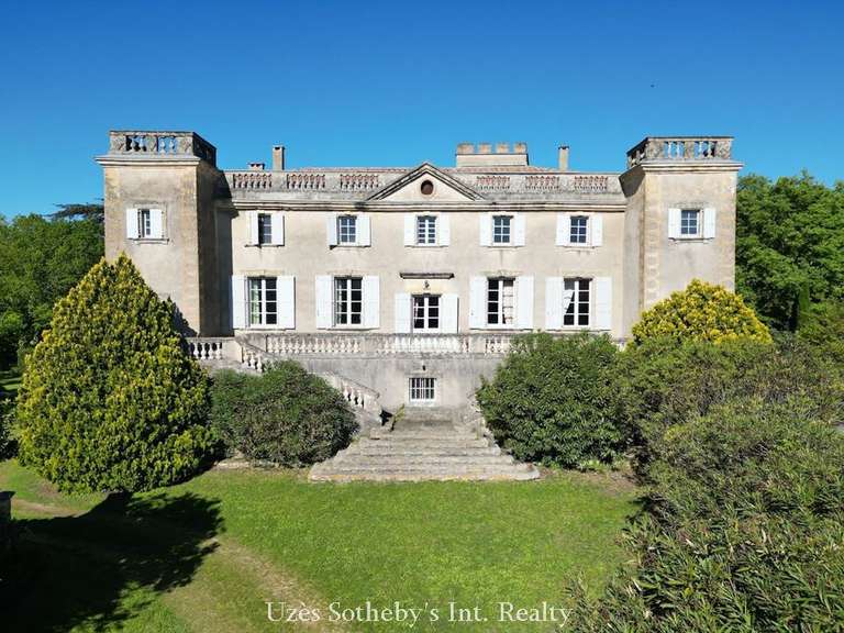 Château Uzès - 10 chambres - 900m²